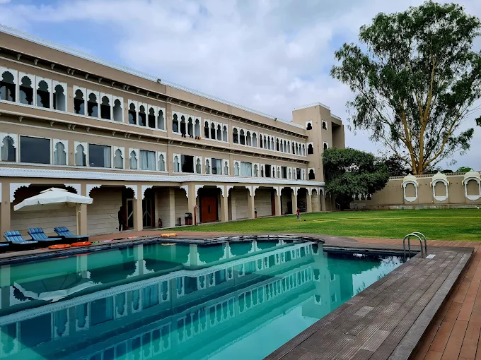 Hotel LakeEnd Exterior